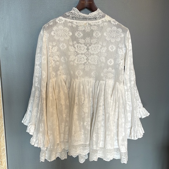 Very pretty blousy shirt size medium purchased in Greece, excellent condition - Picture 6 of 7